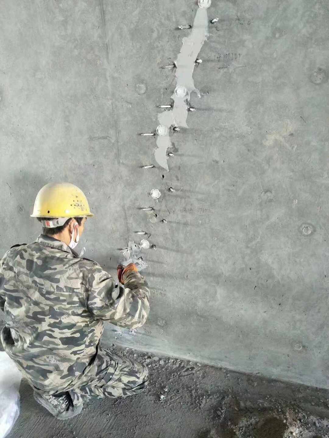 阜宁混凝土楼板裂缝加固施工的方案